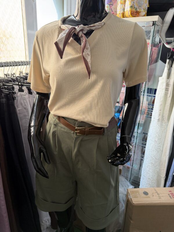 Pantalón bermuda con cinturón colores