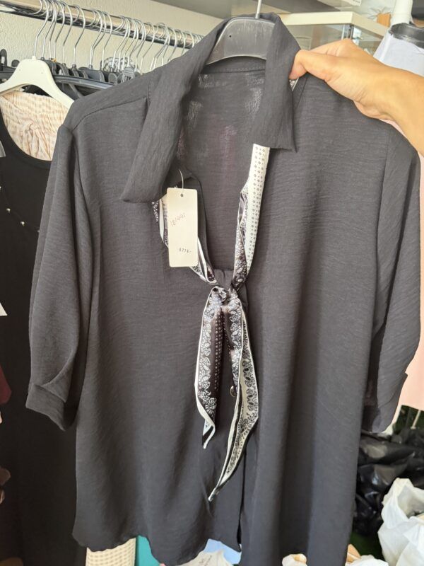 Blusa con pañuelo para L y XL negra